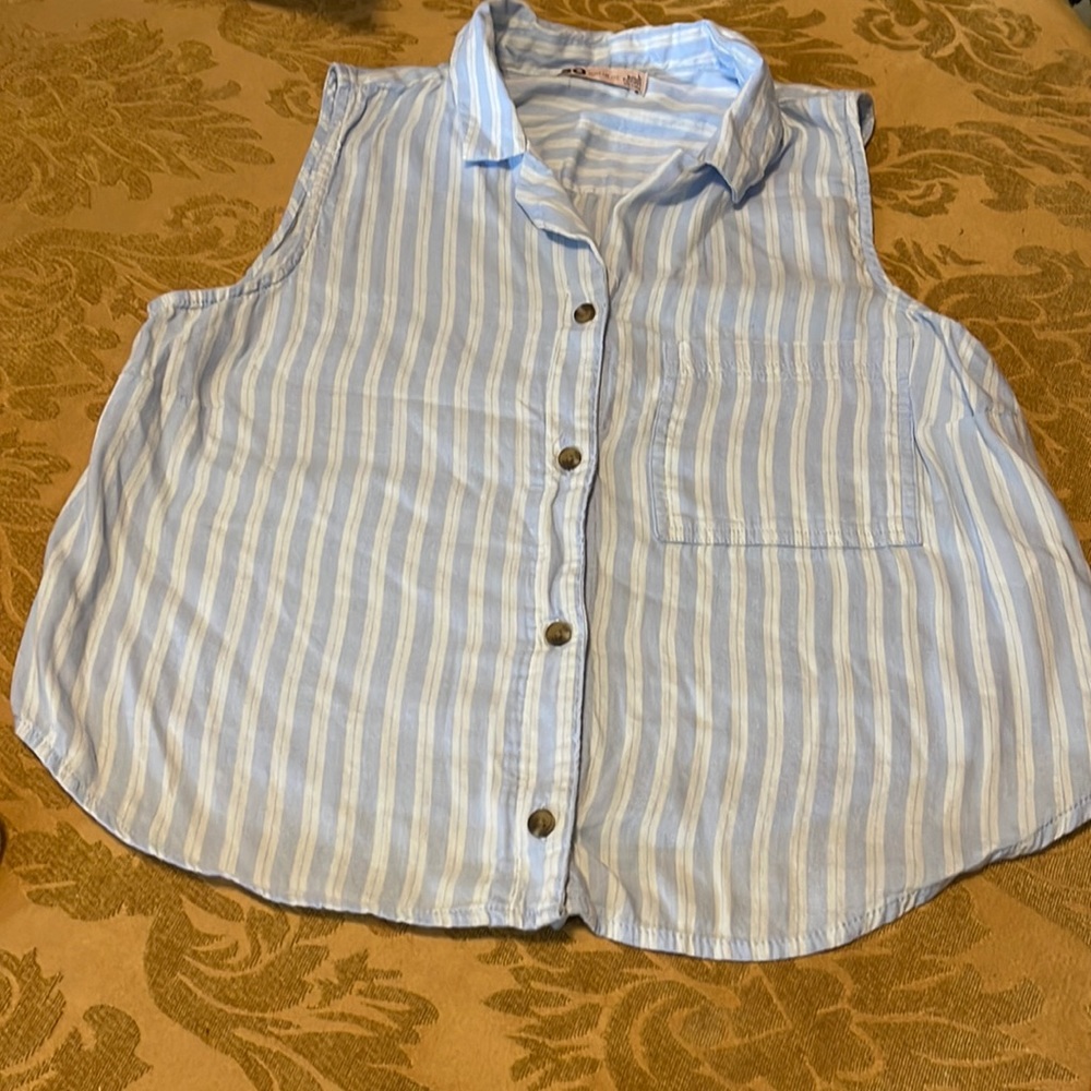 Used top size L by So